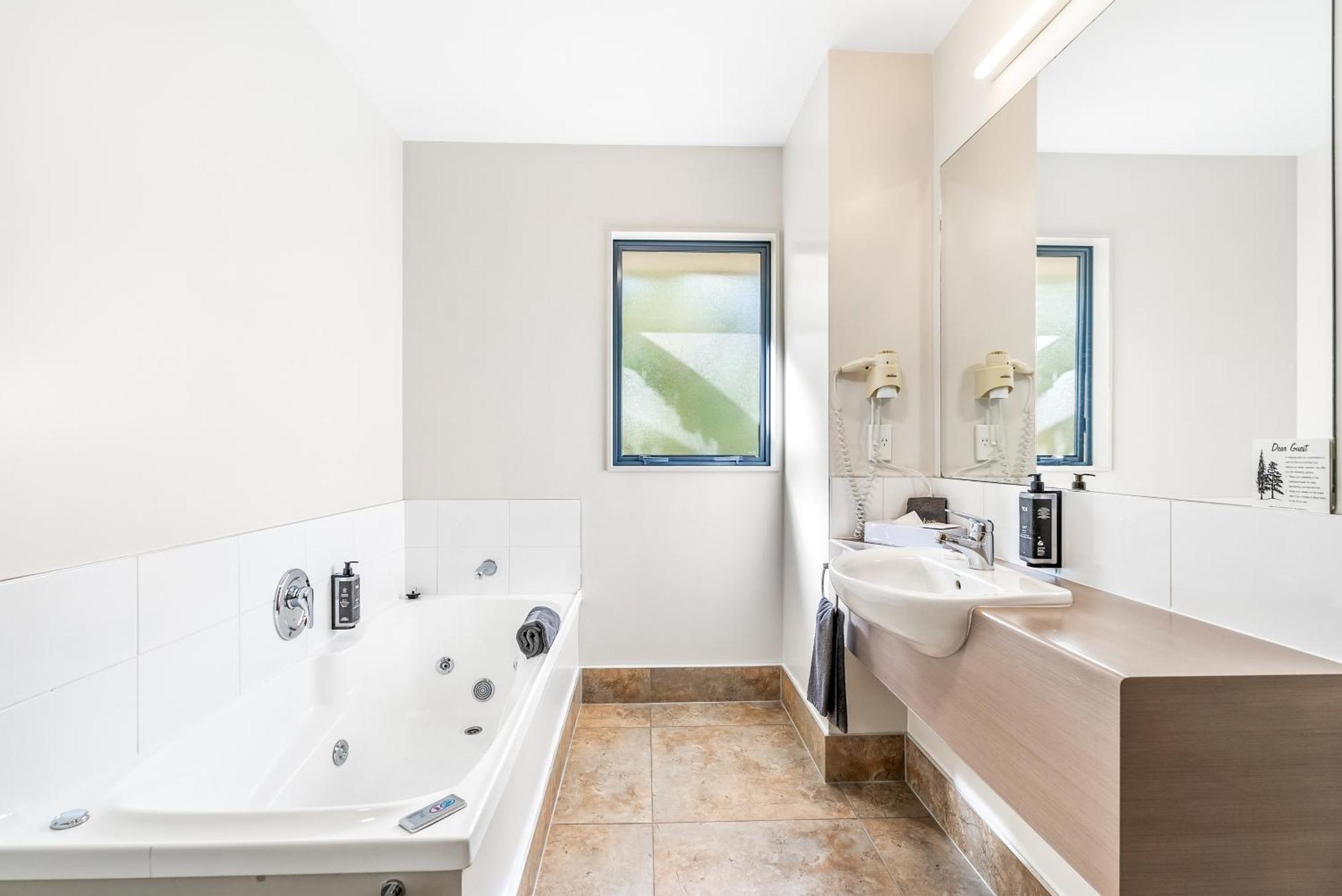 Bella Vista Motel 4*